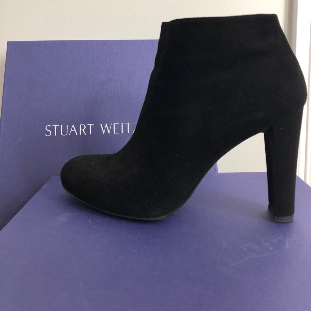 NWOT Stuart Weitzman ankle Boots Suede